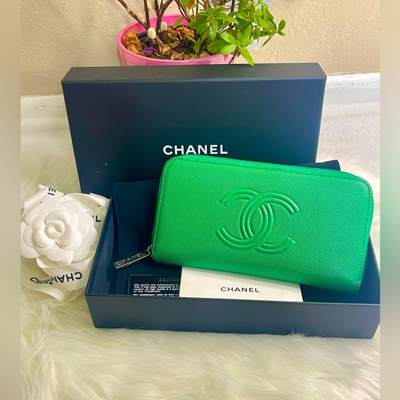 Full Inclusion Chanel Caviar Wallet - Picture 1 of 16